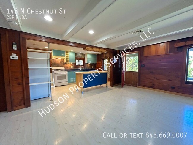 Photo - 148 N Chestnut St House
