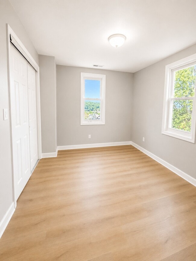 Photo - 745 Russell Ave
