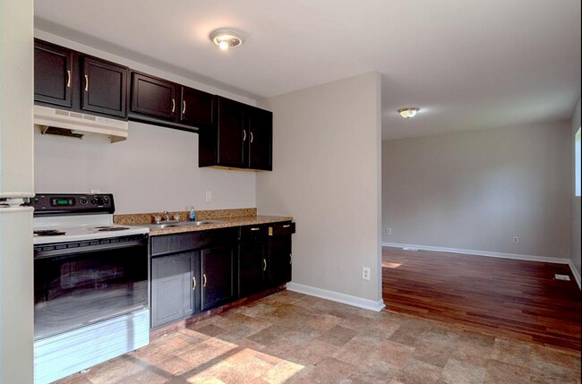 Photo - 3129 Station St