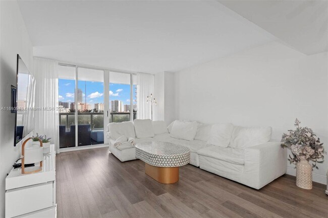 Photo - 21205 Yacht Club Dr Unit #810