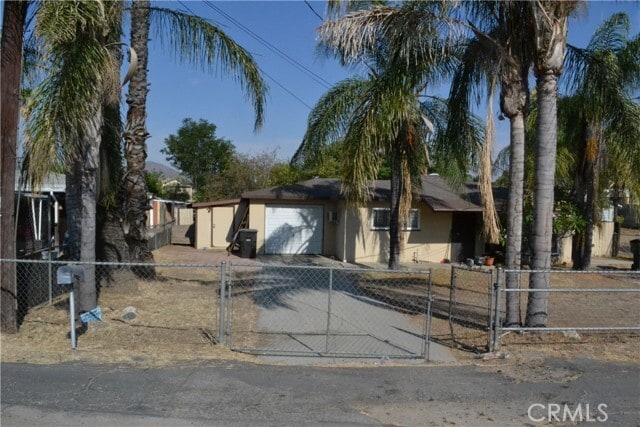 Building Photo - 5848 Robinson Ave Rental