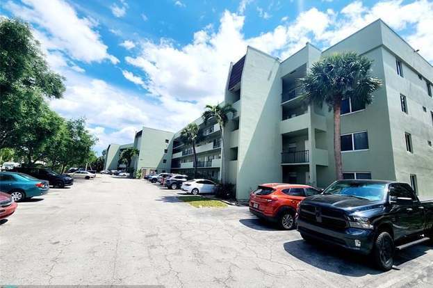 Building Photo - 1638 Embassy Dr Rental