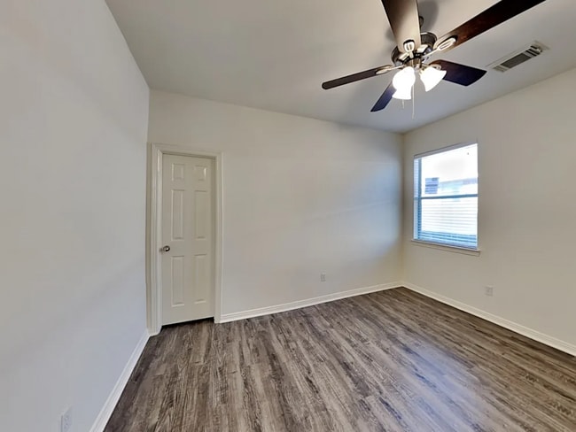 Photo - 410 Drake Ln