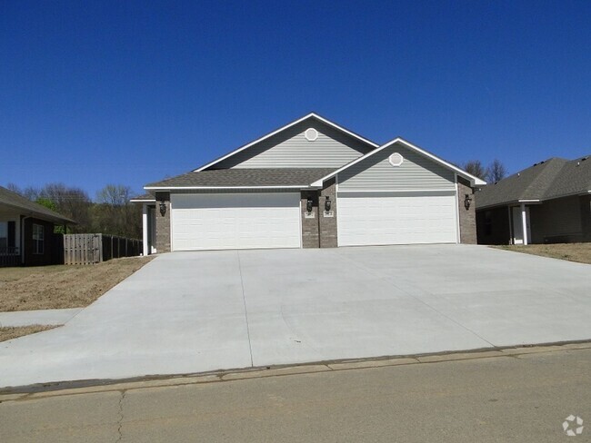 Building Photo - 2002 Ingalls Ln Rental