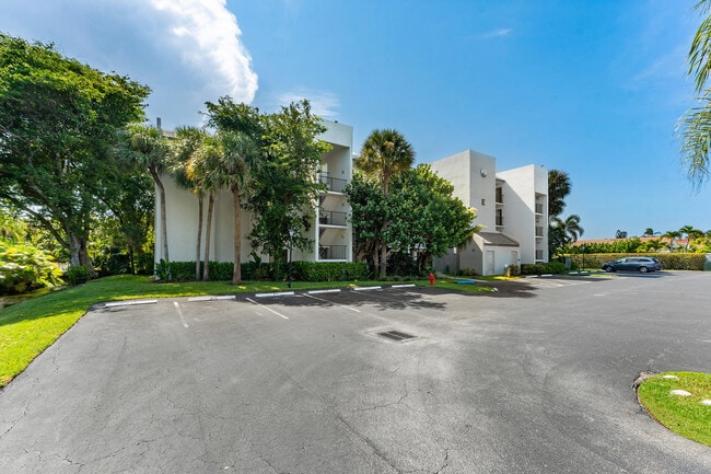 Building Photo - 1605 S US Hwy 1 Unit E204