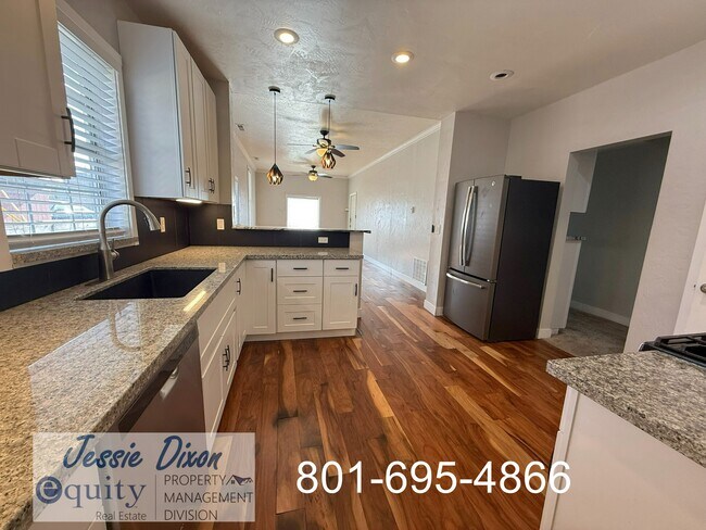 Photo - 866 E 22nd St