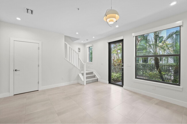 Photo - 625 NE 22nd Dr