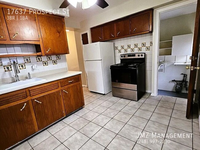 Photo - 17637 Prospect St