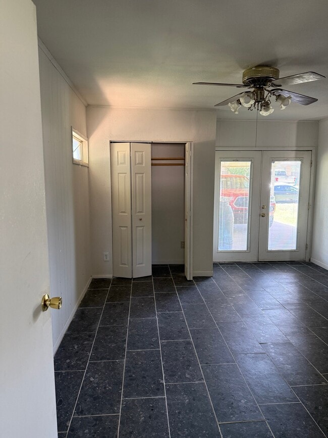 Photo - 705 Pillar St