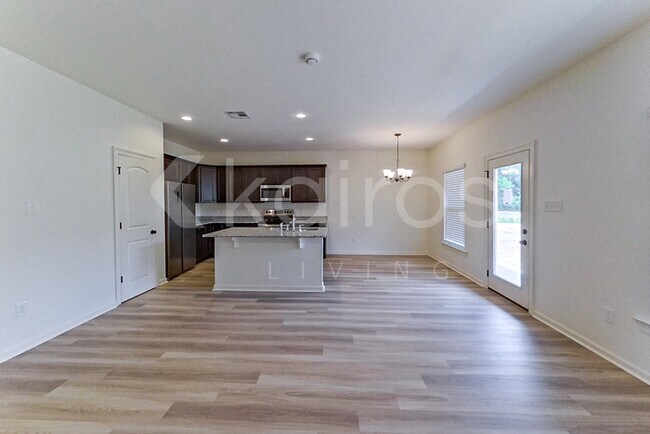 Photo - 204 Salvat Dr