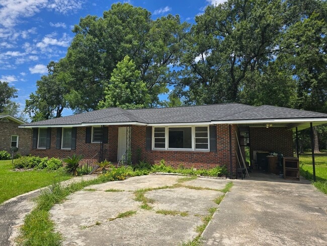 Building Photo - Cozy home