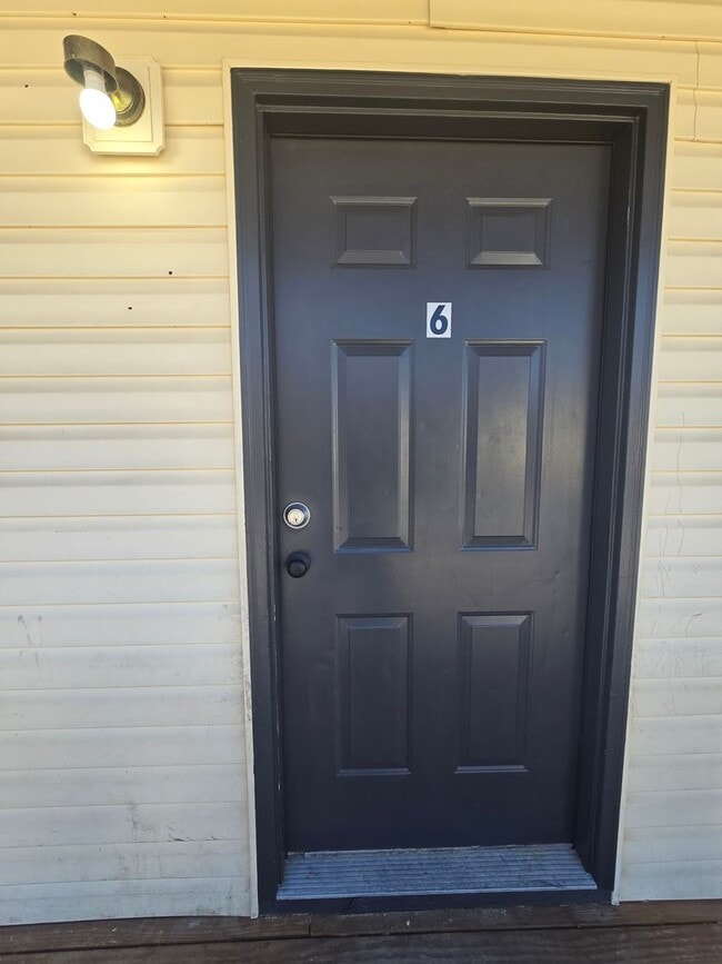 Building Photo - 2 Bedroom , 1 Bathroom Apartment! Unit 35 Osage Ridge Rd #6