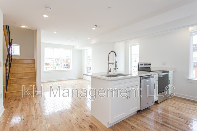 Building Photo - 2123 Dickinson St Unit 2F Rental
