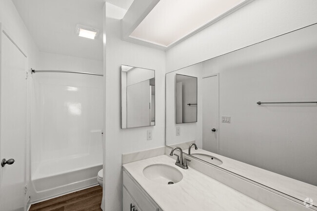 1BR, 1BA - 865SF - Bathroom