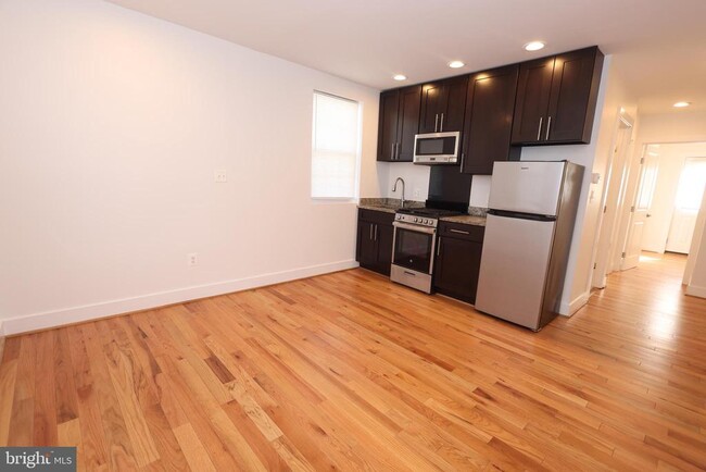 Building Photo - 4255 EADS St NE Unit 3