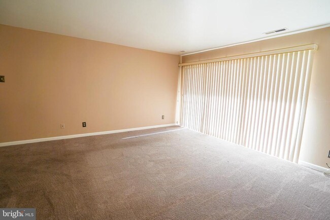 Building Photo - 10115 Prince Pl Unit 301-2A