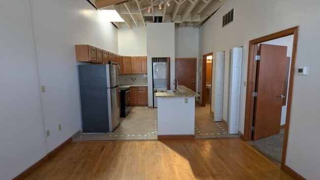 Photo - 2800 Mayfield Rd Unidad Coventry - C