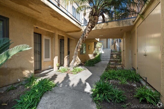 Building Photo - 5736 Lauretta St Rental