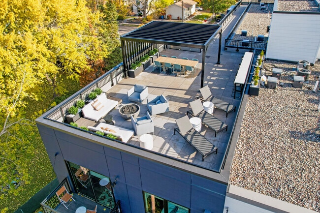 Rooftop Deck - Sawyer Apartments