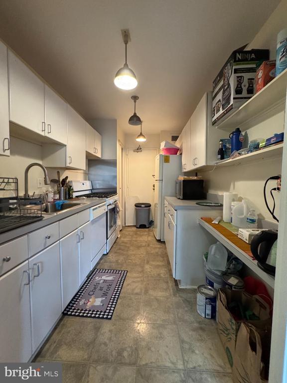 Building Photo - 1900 Lyttonsville Rd Unit 417 Rental