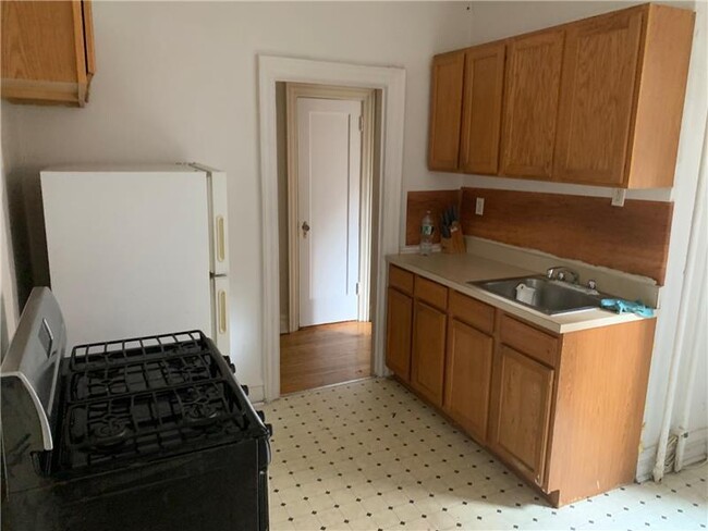 Building Photo - 373 Ovington Ave Rental
