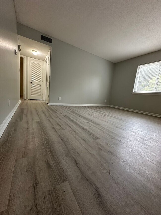 Photo - 3340 Pinewood Ave Unit B