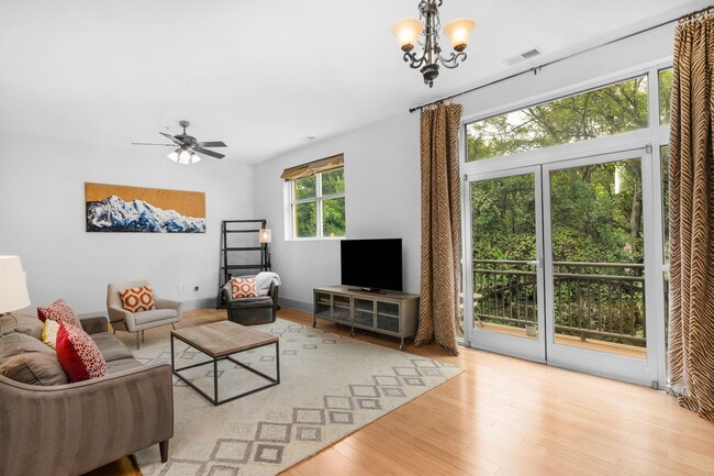 Building Photo - 525 E 34th St