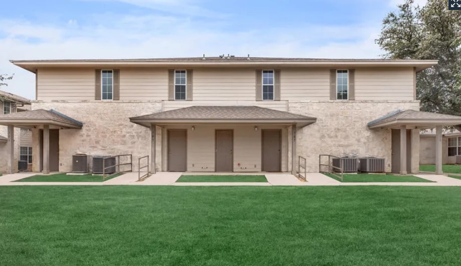 Kingsland Trails - Kingsland Trails Apartments