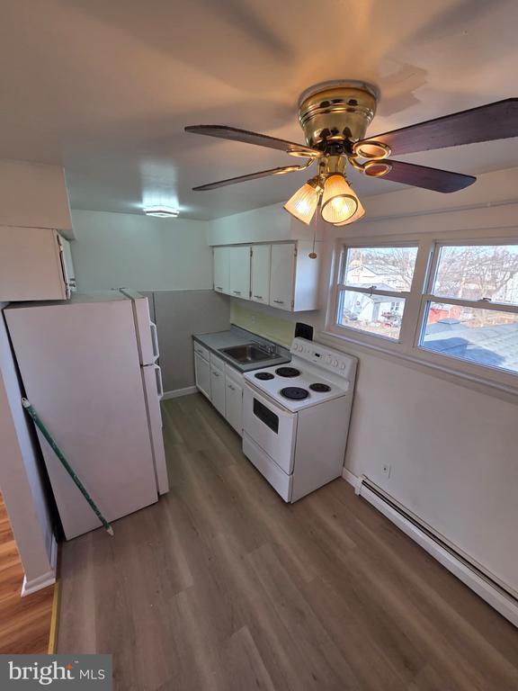 Photo - 219 W 6th St