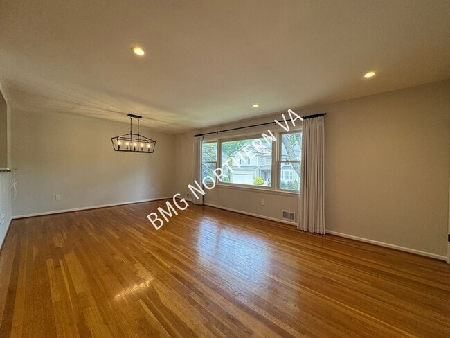 1109 Hillcrest Dr SW