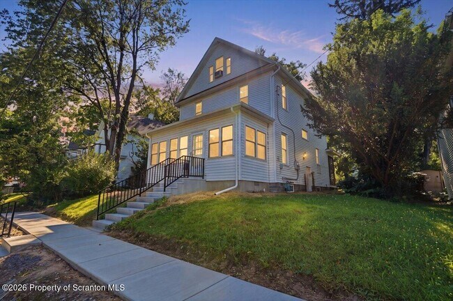 Building Photo - 413 Powell Ave