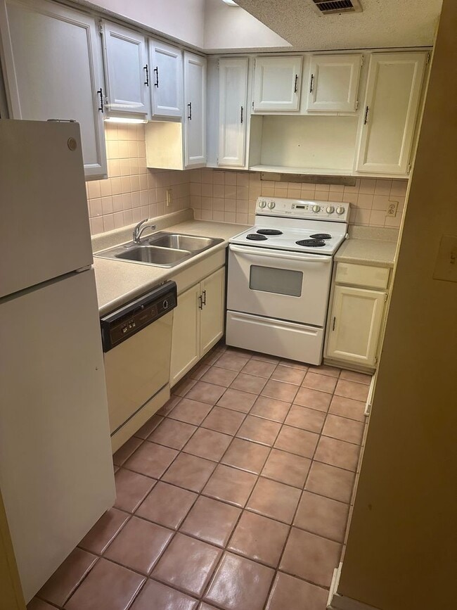 Photo - 2701 Rue St Martin Unidad 2701 Rue Saint Martin #C