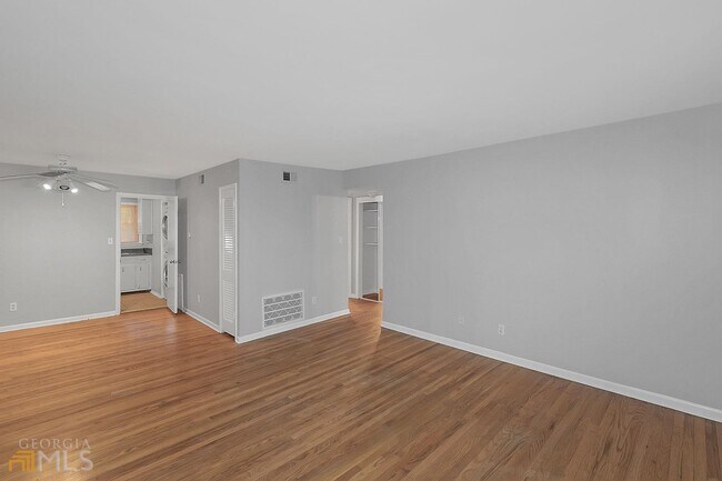 Photo - 1010 Scott Blvd Unit E3