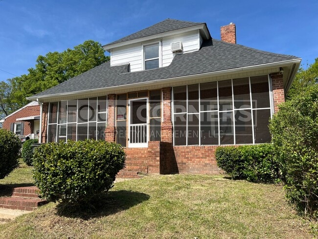 Building Photo - Beautiful 5 Bedroom 2.5 Bath House