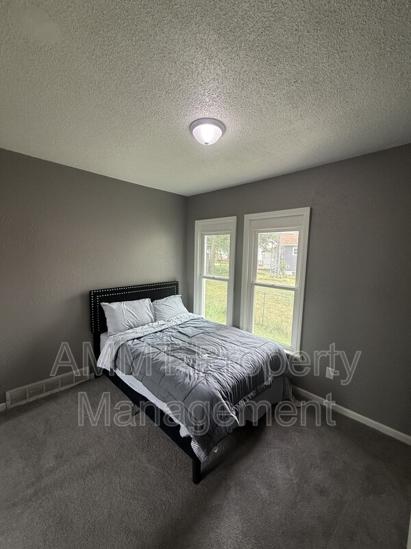 Photo - 1838 J Ave NE