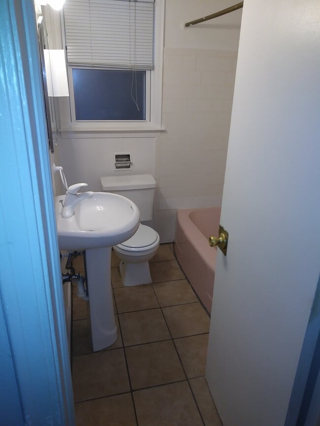 Photo - 24920 W Outer Dr Unit 4