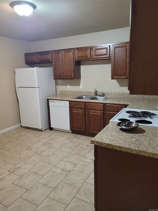 Building Photo - 1100 Appianway St Rental