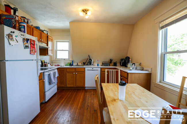 Building Photo - 144 Washington St Unit 3 Rental