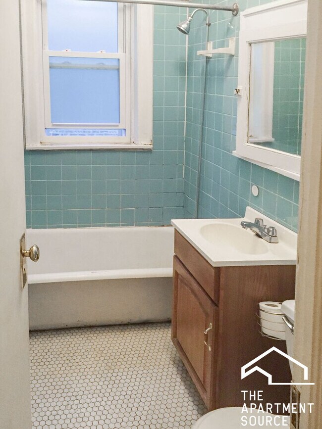 Photo - 2010 W Foster Ave Unidad 1D