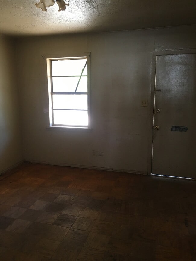 Photo - Ask about our first month special!! Unidad 117 E Olive B