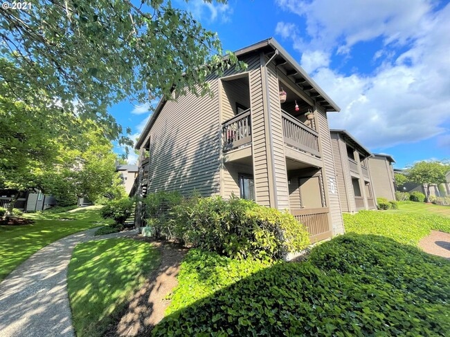 Building Photo - 2 Bedroom 2 Bathroom Ground Floor Condo in Murrayhill