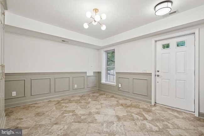 Building Photo - 284 Parker Ave