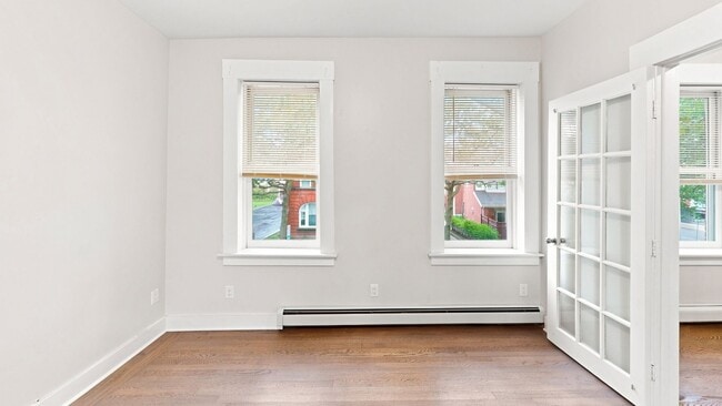 Photo - 335 John St Unit 2