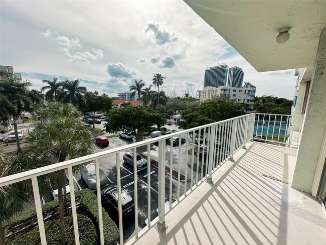 Building Photo - 16546 NE 26th Ave Unit 4J Rental