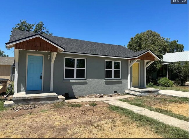 Unidad A - Puerta Amarilla - 1 N Van Buren St Unidad A