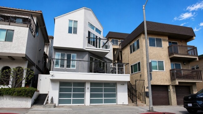 Building Photo - 1428 Manhattan Ave
