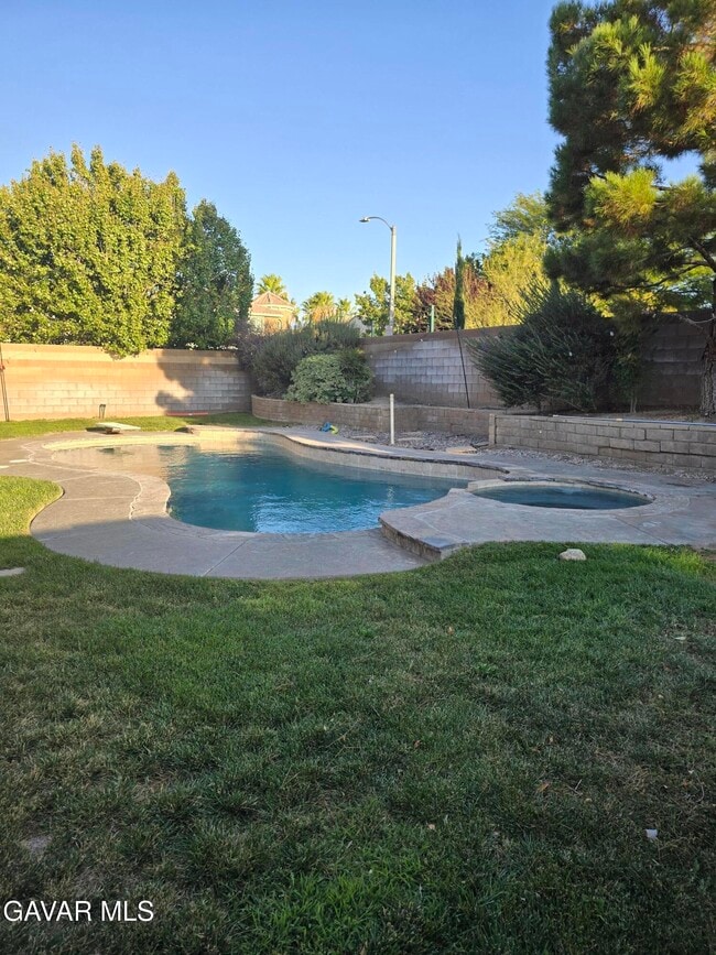 Photo - 4230 Edam St