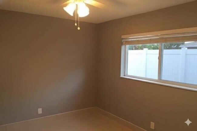 Photo - 704 NE 23rd Ave Unidad 2