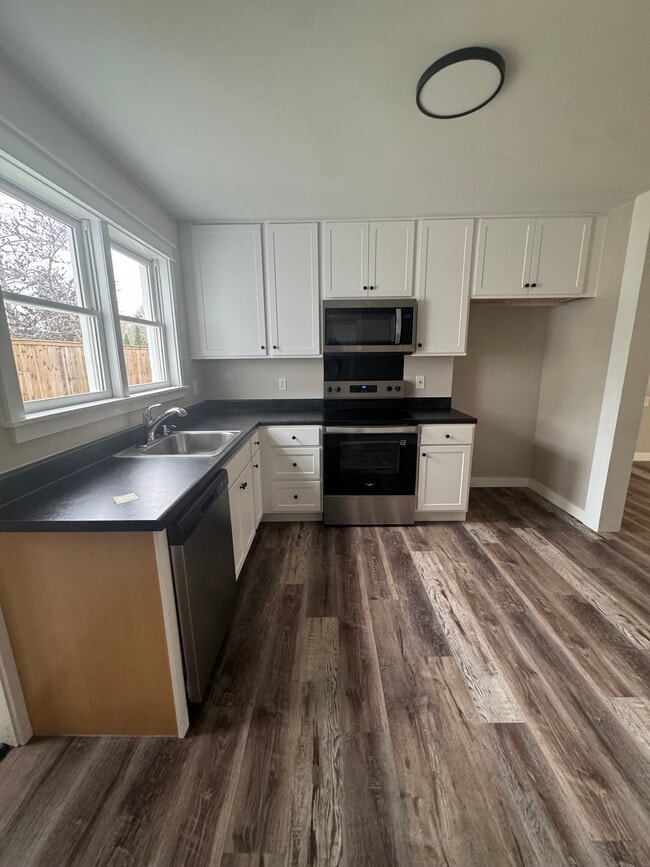 Photo - 610 Ripley Ave