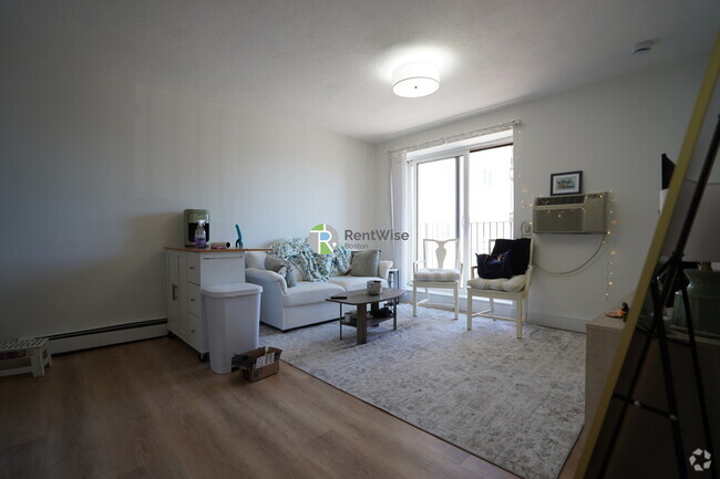 Building Photo - 745 E 6th St Rental